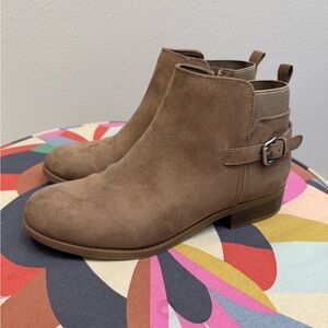 Old Navy size 8 taupe boots with side zipper